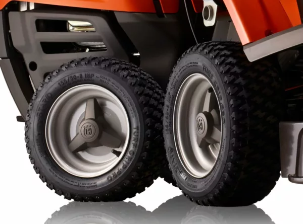 Husqvarna Frontmäher R 112C5 mit Mähdeck Combi 85 - Winterpaket mit Schneeschild, Gummileiste und Schneeketten - Modell 2025 – Bild 6