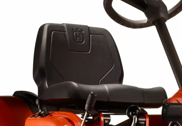 Husqvarna Frontmäher R 112C5 mit Mähdeck Combi 85 - Winterpaket mit Schneeschild, Gummileiste und Schneeketten - Modell 2025 – Bild 7